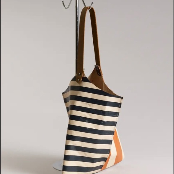 Pre Order Leather Wedge tote Estimated delivery Oct 23‑30 - Picture 7 of 12